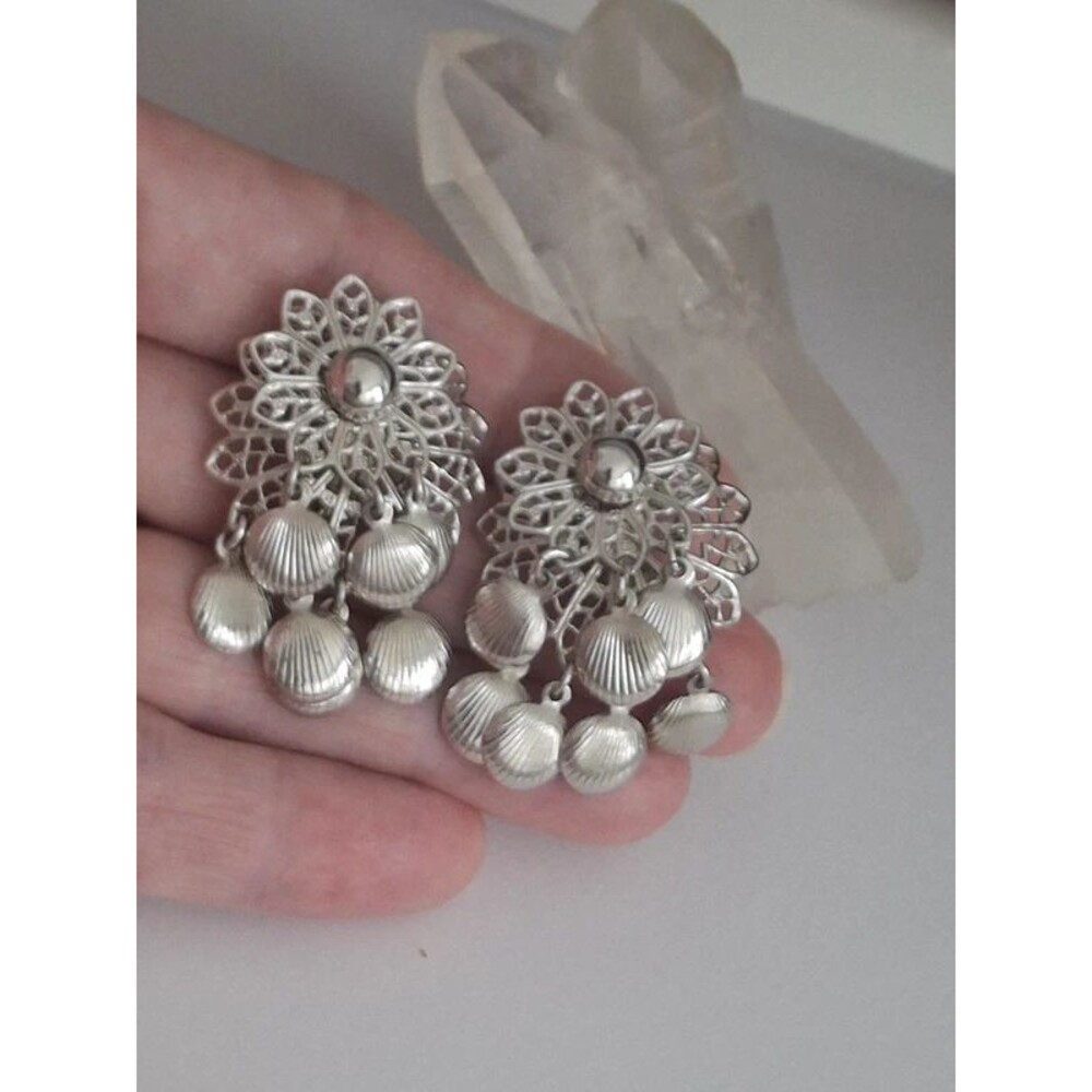 Coro cha-cha dangle silver shell filigree clip on earrings